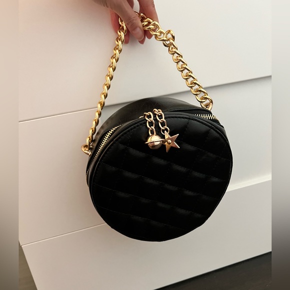 Faux leather quilted circle black purse - Picture 2 of 5